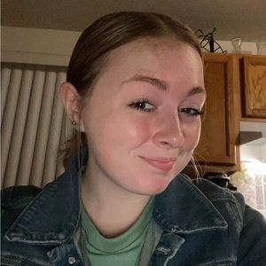 Meet your Posher, Caitlyn